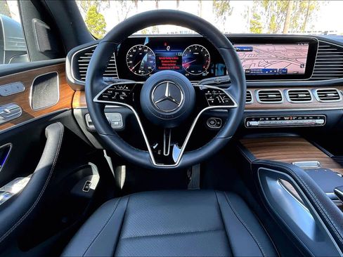 Used 2025 Mercedes-Benz GLE 350 4MATIC image 5