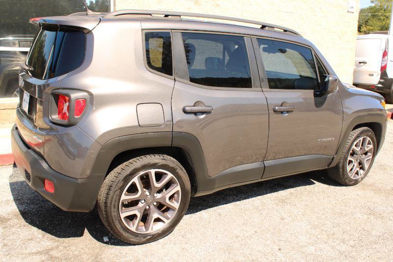 Used 2016 Jeep Renegade Latitude FWD image 4