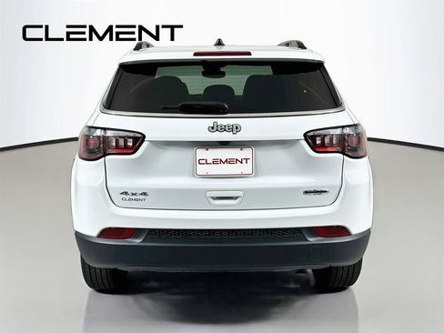 Used 2025 Jeep Compass Latitude AWD/4WD image 8