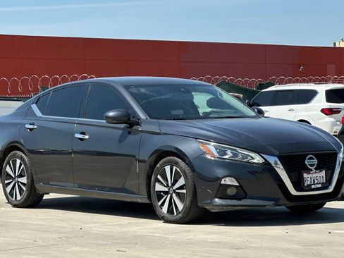Used 2020 Nissan Altima 2.5 SL FWD image 10