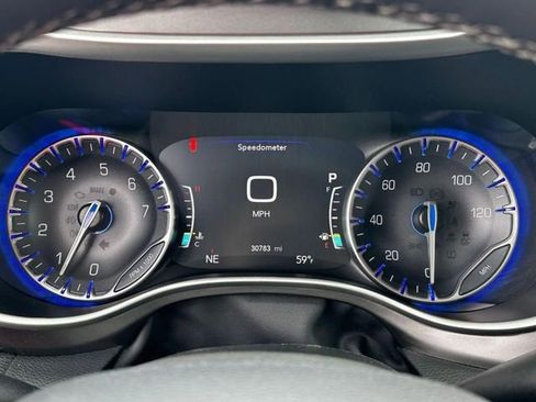 Used 2023 Chrysler Pacifica Touring-L AWD/4WD image 15