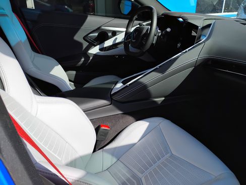 Used 2024 Chevrolet Corvette Stingray Preferred Cpe w/ Z51 Performance Package image 11