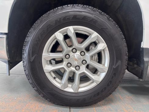 Used 2025 Chevrolet Silverado 1500 LT w/ Z71 Off-Road Package AWD/4WD image 11