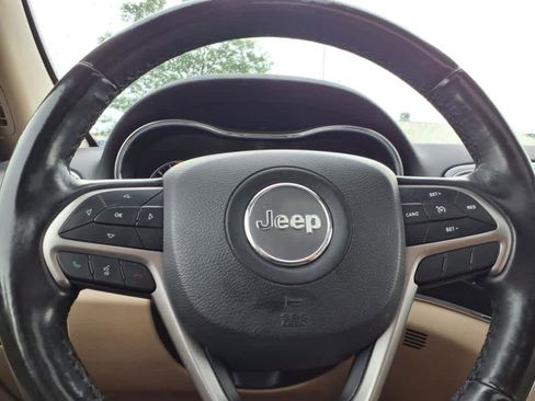 Used 2019 Jeep Grand Cherokee Limited image 24