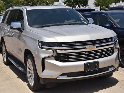 Used 2021 Chevrolet Tahoe Premier w/ Premium Package AWD/4WD image 4