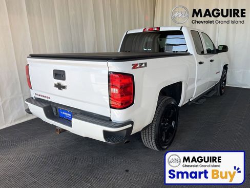 Used 2017 Chevrolet Silverado 1500 LT w/ Redline Edition AWD/4WD image 32