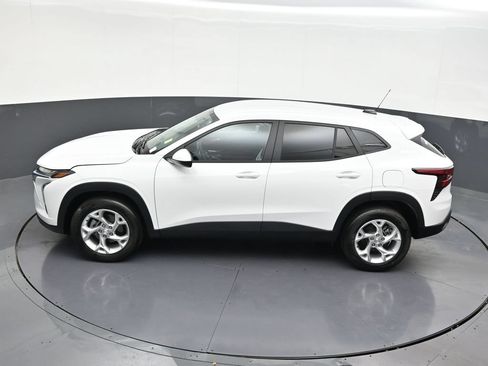 Used 2024 Chevrolet Trax LS w/ LS Convenience Package FWD image 33