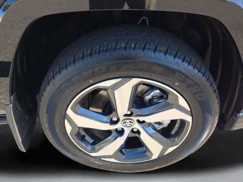 Certified 2025 Toyota RAV4 SE image 23