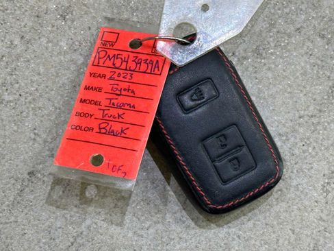 Used 2023 Toyota Tacoma TRD Sport image 31