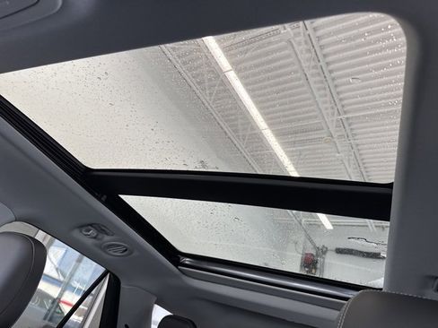 Used 2022 Ford Explorer XLT w/ Equipment Group 202A image 31