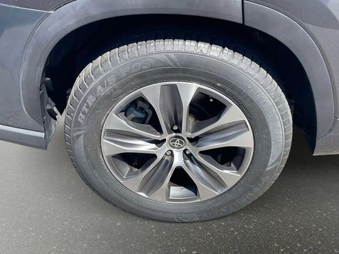 Used 2021 Toyota Highlander XLE FWD image 7