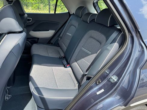 Used 2025 Hyundai Venue Limited image 18