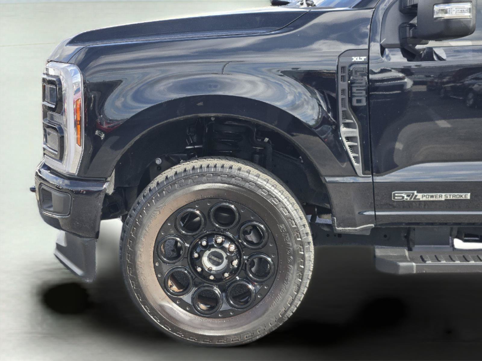 Used 2025 Ford F350 XLT w/ Black Appearance Package AWD/4WD image 9