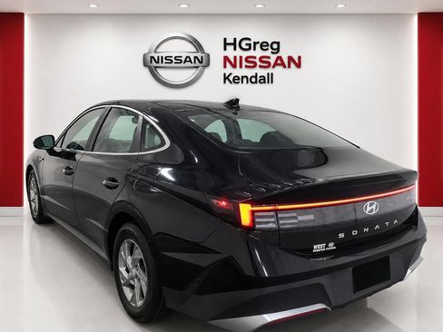 Used 2025 Hyundai Sonata SE FWD image 2