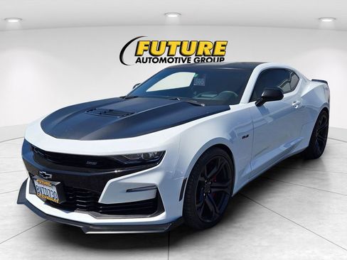 Used 2019 Chevrolet Camaro SS RWD image 3