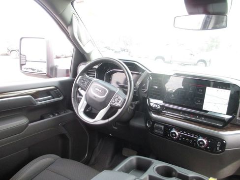 Used 2025 GMC Sierra 2500 SLE w/ SLE Value Package; AWD/4WD image 25