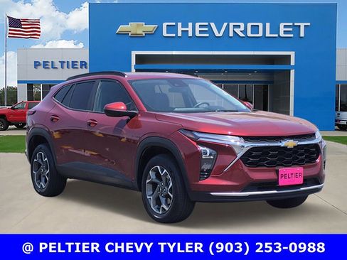 Used 2025 Chevrolet Trax LT w/ Driver Confidence Package FWD image 1