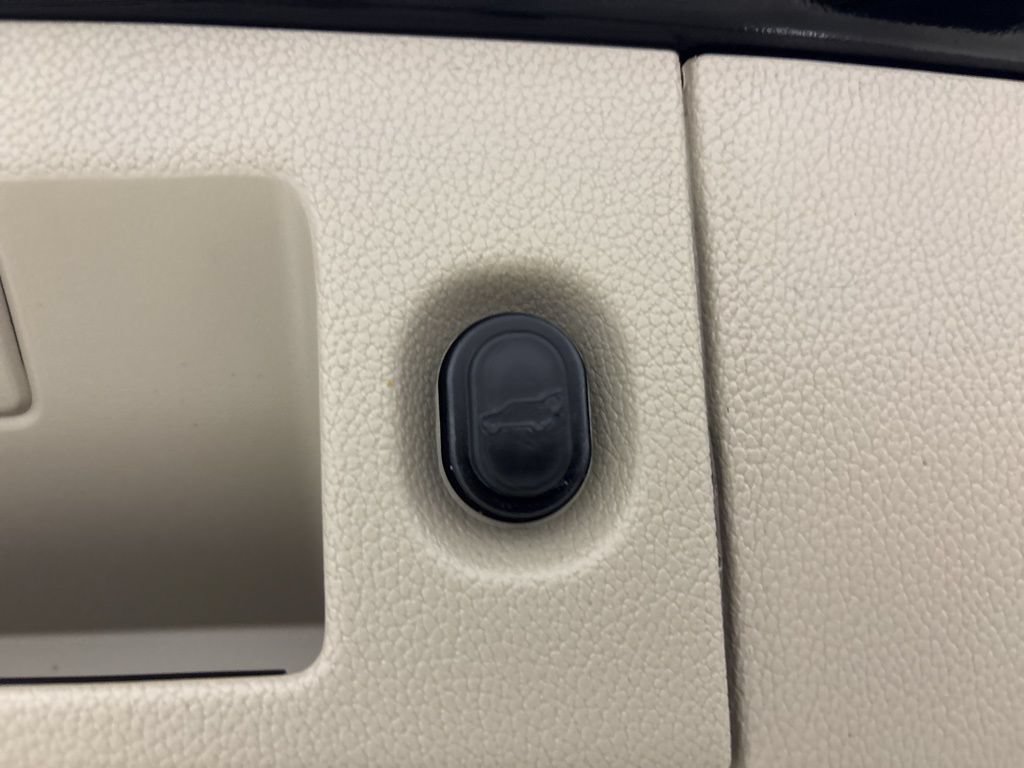 Used 2020 Cadillac Escalade Premium Luxury AWD/4WD image 34