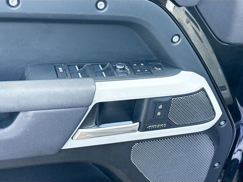 Used 2023 Land Rover Defender 110 X-Dynamic SE AWD/4WD image 19