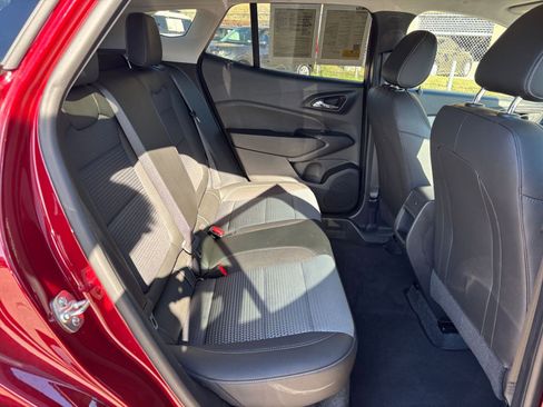 Used 2025 Chevrolet Trax LT image 24