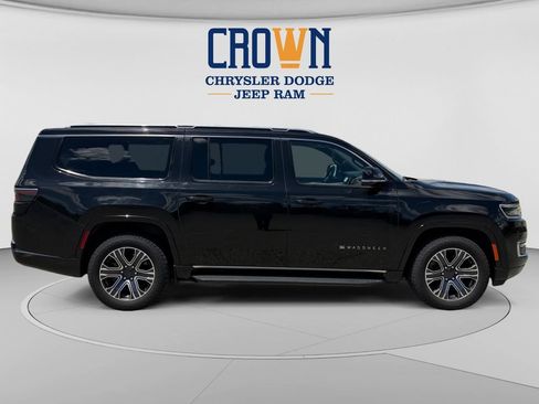 Used 2024 Jeep Wagoneer L Series II w/ Flexible Seating Group AWD/4WD image 2
