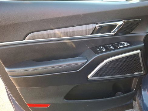 Used 2023 Kia Telluride EX w/ EX Captain's Chair Package image 17