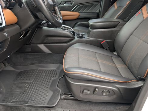 Used 2024 GMC Canyon AT4 image 14