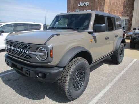 New 2026 Ford Bronco Badlands AWD/4WD image 3