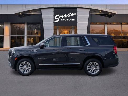Used 2023 GMC Yukon SLT image 2
