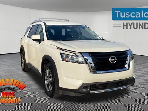 Used 2023 Nissan Pathfinder SL image 1