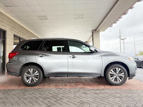 Used 2020 Nissan Pathfinder SV image 16