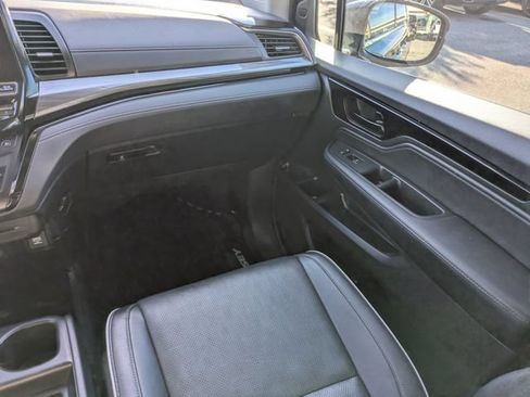 Used 2023 Honda Odyssey Elite image 17