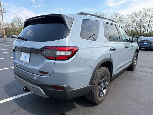 Used 2023 Honda Pilot TrailSport image 5