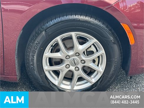 Used 2023 Chrysler Pacifica Touring-L FWD image 14