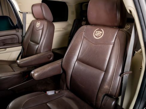 Used 2014 Cadillac Escalade Platinum image 19