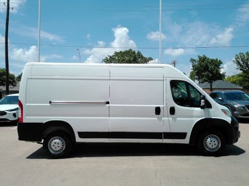 Used 2025 RAM ProMaster 2500 w/ Convenience Group FWD image 4