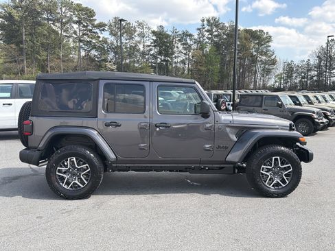 New 2026 Jeep Wrangler Unlimited Sahara AWD/4WD image 9