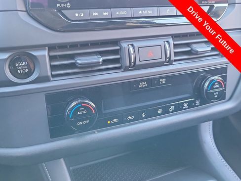 Used 2025 Nissan Pathfinder S FWD image 13