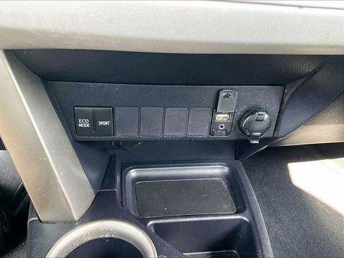 Used 2013 Toyota RAV4 LE AWD/4WD image 12