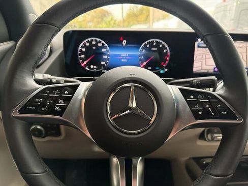 Used 2025 Mercedes-Benz GLA 250 4MATIC image 29