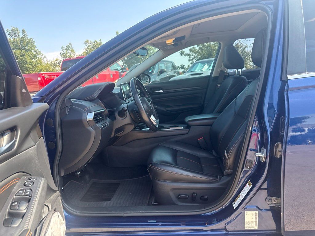 Used 2019 Nissan Altima 2.0 SR FWD image 11