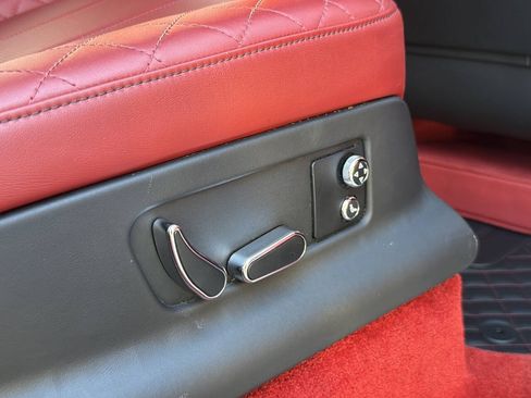 Used 2017 Bentley Bentayga AWD/4WD image 33