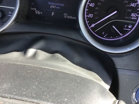 Used 2021 Toyota Camry XLE w/ Cold Weather Package FWD image 8