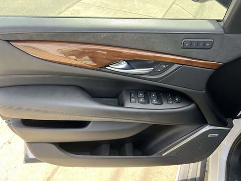 Used 2020 Cadillac Escalade ESV Premium Luxury image 16