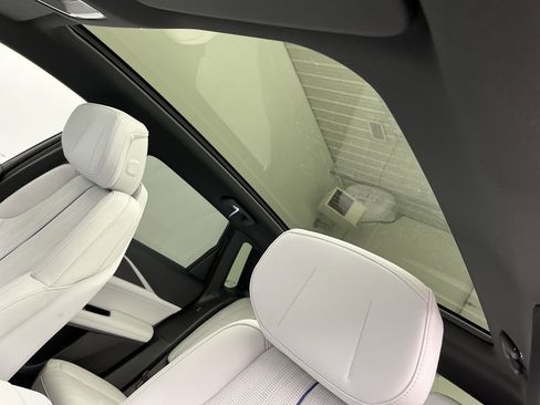 New 2025 Cadillac Lyriq Luxury image 6