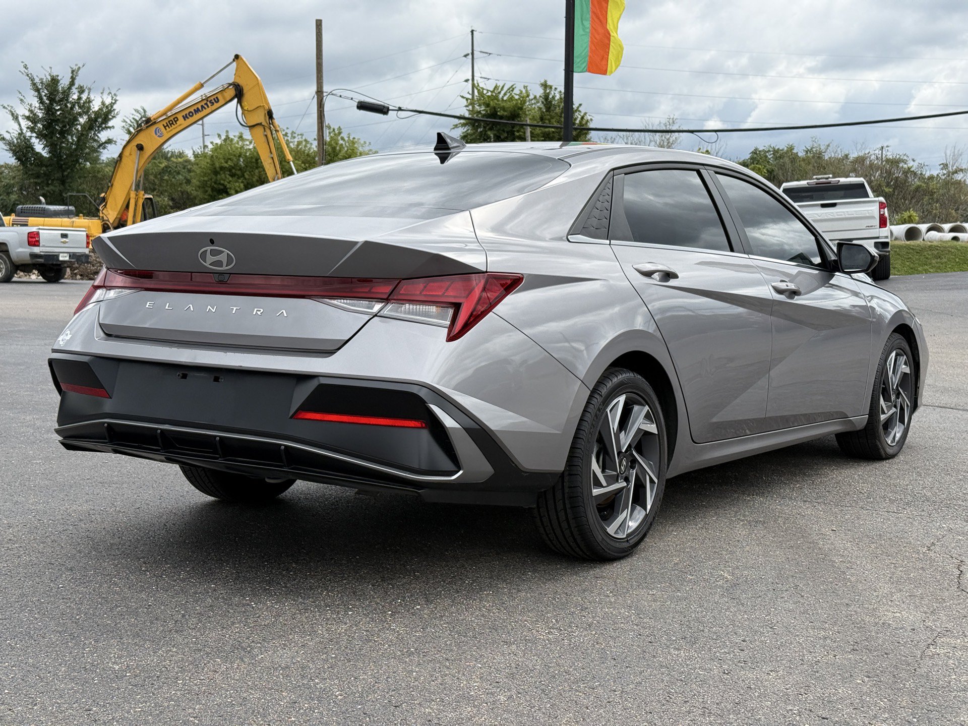 Used 2025 Hyundai Elantra SEL FWD image 8