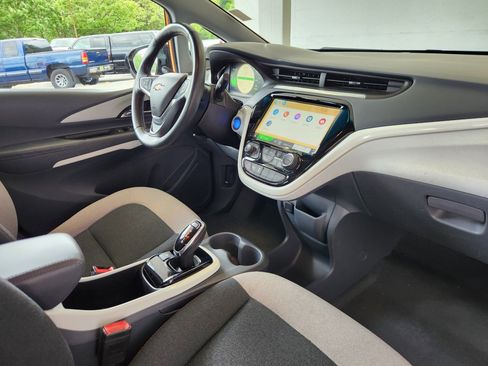 Used 2017 Chevrolet Bolt LT FWD image 2