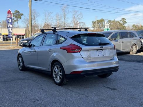Used 2018 Ford Focus SE FWD image 5