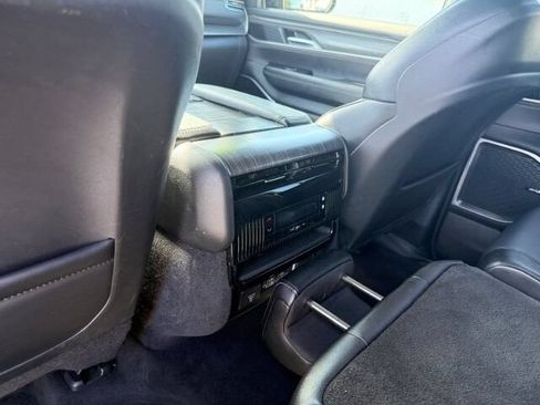 Used 2024 Jeep Wagoneer L Series II w/ Flexible Seating Group AWD/4WD image 14