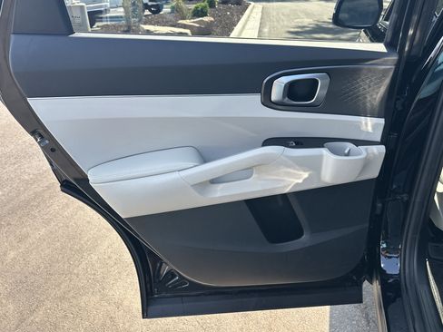 Used 2025 Kia Sorento S FWD image 22